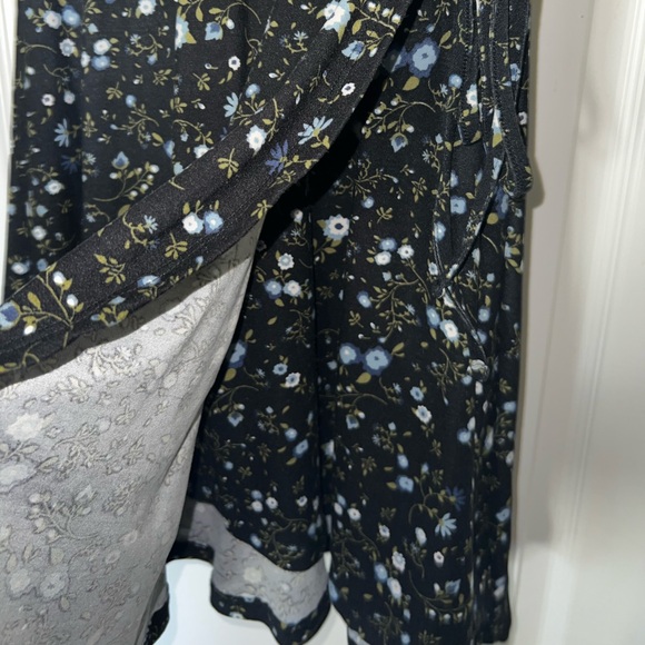 Women’s Small Sleeveless Black and Blue Floral Spring Mini Dress! - Picture 5 of 8